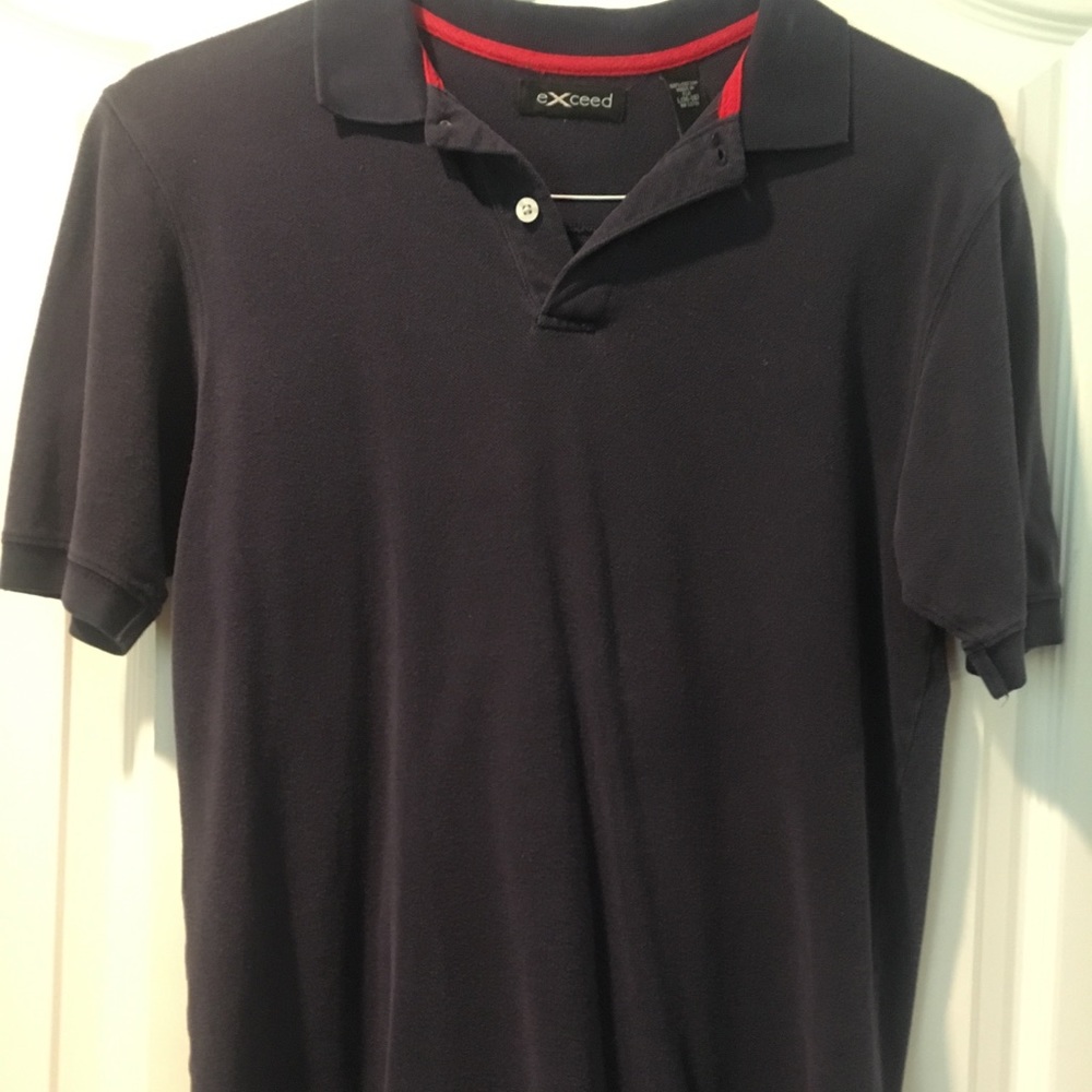 Navy short sleeved polo shirt.